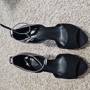 Pre-owned 5 inches peep toe heel, black & pewter very sexy comfy heels